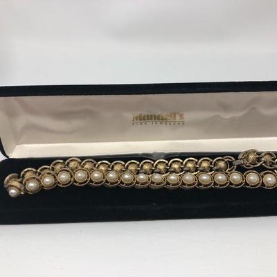 026: Trifari Gold Toned Pearl Necklace