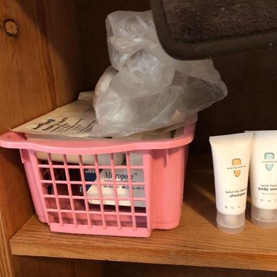206:   Bathroom Towels, Beauty Supplies, and Misc. Items