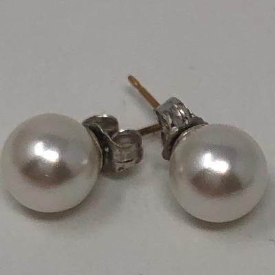 248:  14 K White Gold Pearl Ring with Pearl Earrings 
