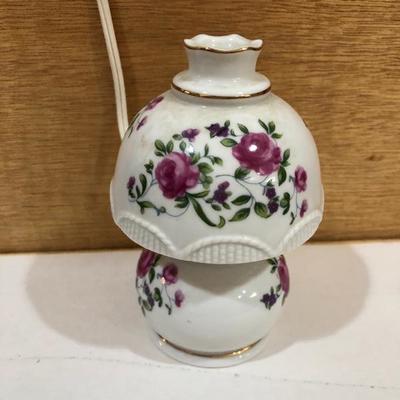 099:  Glass Flowers and other Decor Items. 