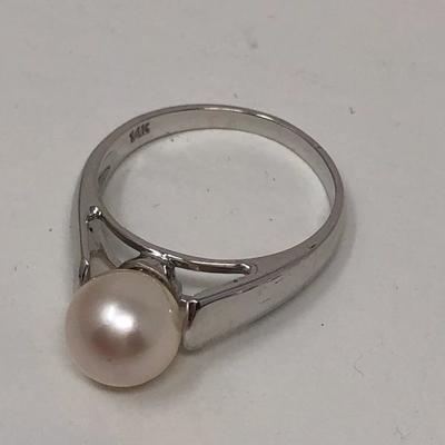 248:  14 K White Gold Pearl Ring with Pearl Earrings 