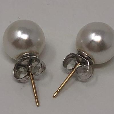 248:  14 K White Gold Pearl Ring with Pearl Earrings 