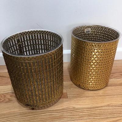 098: Vintage Bathroom Items