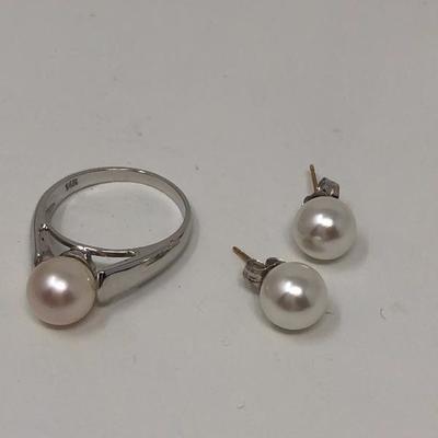 248:  14 K White Gold Pearl Ring with Pearl Earrings 