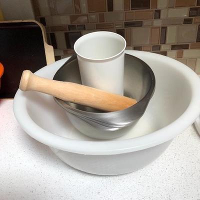 219:  Random Kitchen Items 