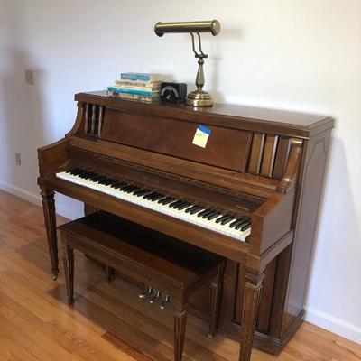 007: Wurlitzer Upright Piano 