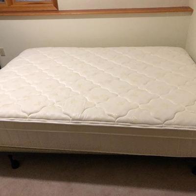 212: Full Serta Mattress with Bunkie Board 