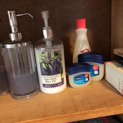 206:   Bathroom Towels, Beauty Supplies, and Misc. Items