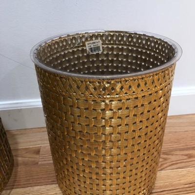098: Vintage Bathroom Items