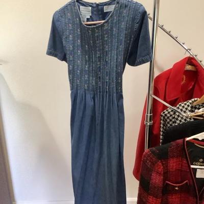 106: Ladyâ€™s Dresses and Jackets