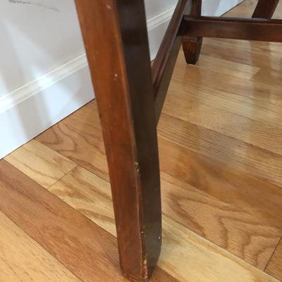 008:  Antique Clawfoot Dining Table with 6 Chairs 