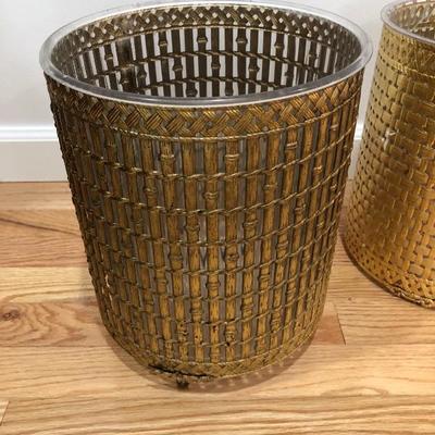 098: Vintage Bathroom Items