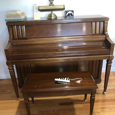 007: Wurlitzer Upright Piano 