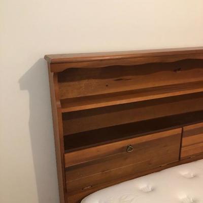 013:  Queen Size Bed With Bedding 