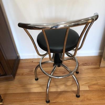 231:  Swivel Adjustable  Bar Stool, Basket and Mirror 