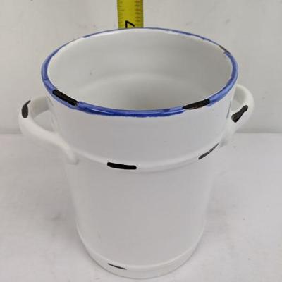 White/Blue Ceramic Pot
