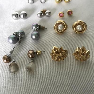 Lot 367 - 14K Necklace, Earring Collection and More 
