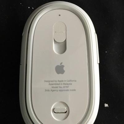 Lot 296 - Apple Peripherals 