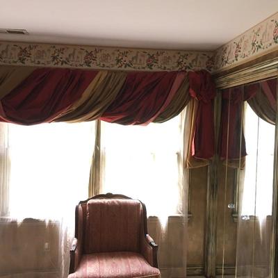 Lot 318 - Queen Bed and Curtains 