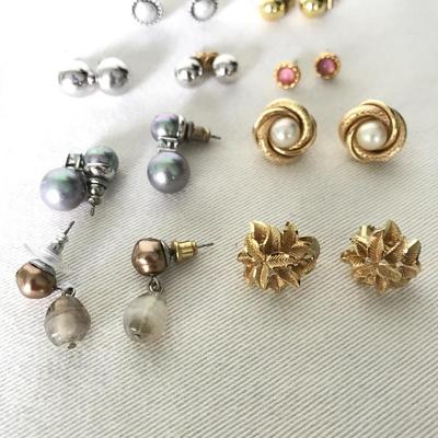 Lot 367 - 14K Necklace, Earring Collection and More 
