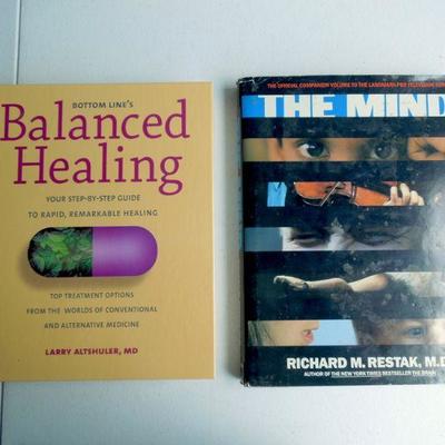 Lot 29: Medical and Reference Book Boxed Lot #2