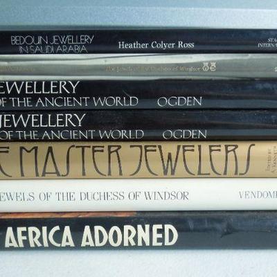 Lot 14: Jewelry Books Boxed Lot