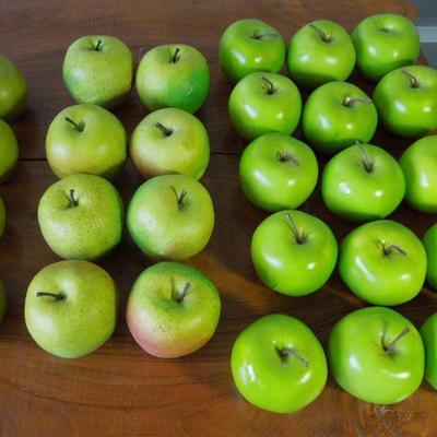 Lot 186: Decorative Granny Smith Green Apples x 27