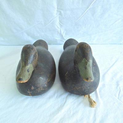 Lot 159: Pair of Factory Green Billed Black Duck Decoys 19th - 20th Century
