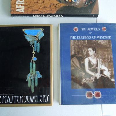 Lot 14: Jewelry Books Boxed Lot