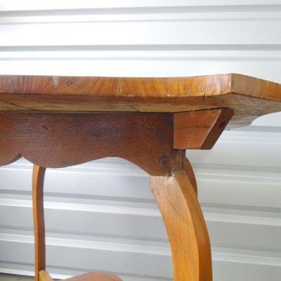 Lot 183: Chippendale Style Curved Leg Antique End Table 
