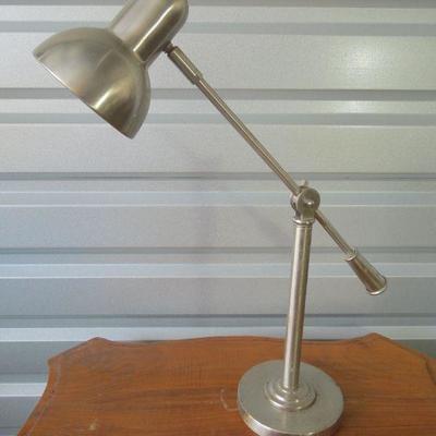 Lot 192: Vintage Aluminum Counterweight Desk Lamp