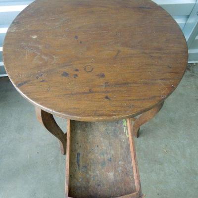 Lot 182: Round Antique Bowed Leg Side Table With Drawer