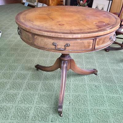 Lot 29 - Vintage Mahogany/Leather Heritage Henredon Table