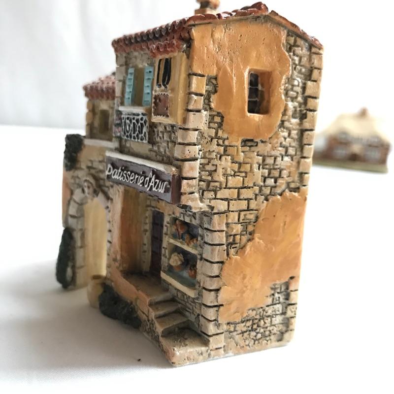 Lot 102 - Lilliput Lane and J. Carlton Dominique Gault Miniature
