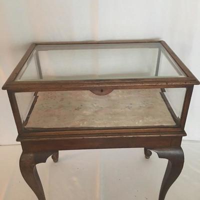Lot 17 - Vintage Curio Table
