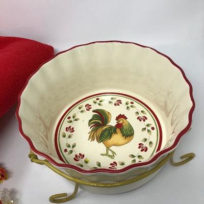 205:  Royal Doultan Pie Plates, Casserole Bowl and Other Chicken Decor