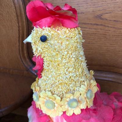 315:  Vintage Chicken Centerpiece with Vintage Country Lamp