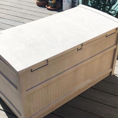 158:  Suncast Outdoor Resin Storage chest 