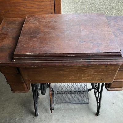 303:  Antique Singer Sewing Machine 