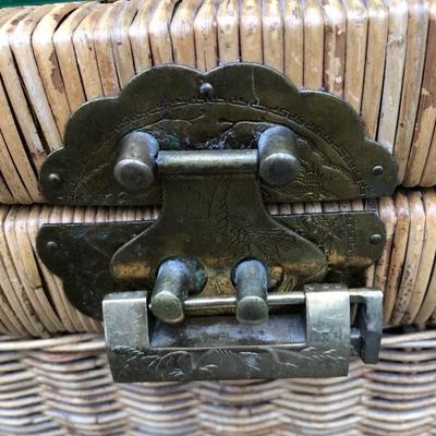 316:  Vintage Wicker Chest with Glass Top 