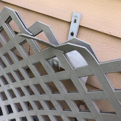 161:  Four 4x8 Resin Lattice and 20 foot Werner  Aluminum Ladder