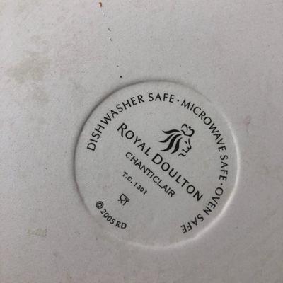 205:  Royal Doultan Pie Plates, Casserole Bowl and Other Chicken Decor