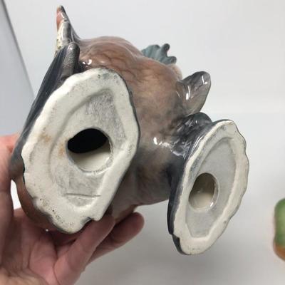 142:   Porcelain Vintage Roosters