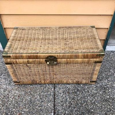 316:  Vintage Wicker Chest with Glass Top 