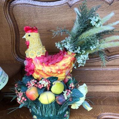 315:  Vintage Chicken Centerpiece with Vintage Country Lamp