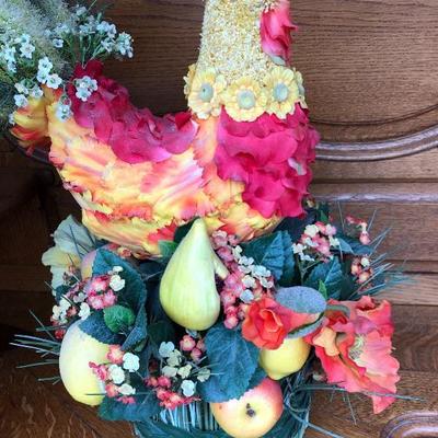 315:  Vintage Chicken Centerpiece with Vintage Country Lamp