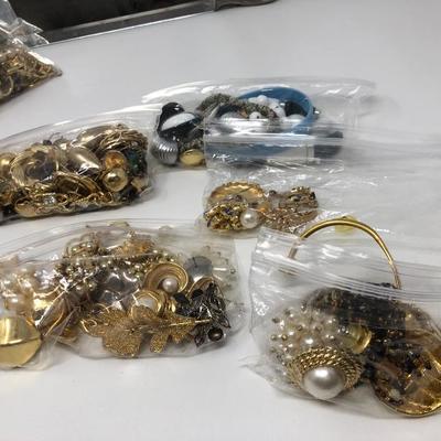 226:  Mystery Jewelry and Mirrored Tray