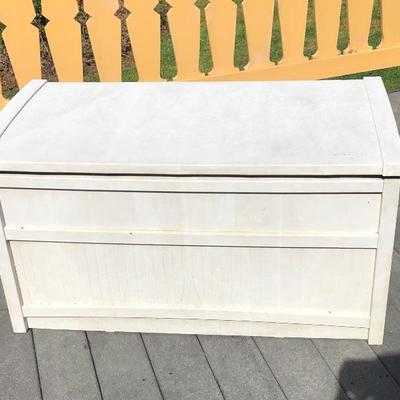 158:  Suncast Outdoor Resin Storage chest 