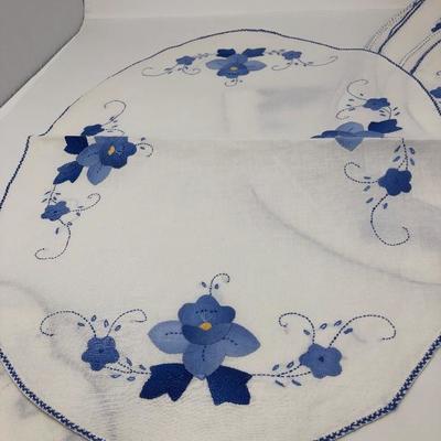 197:  Embroidered Placemats, napkins with Napkin rings