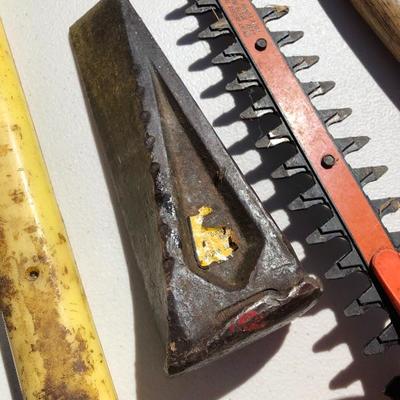 222:   A Huge Selection Of Tools